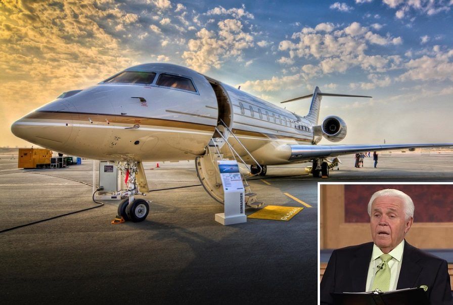 Preacher Jesse Duplantis and his private jet