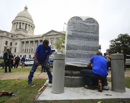 Arkansas new Ten Commandments statue