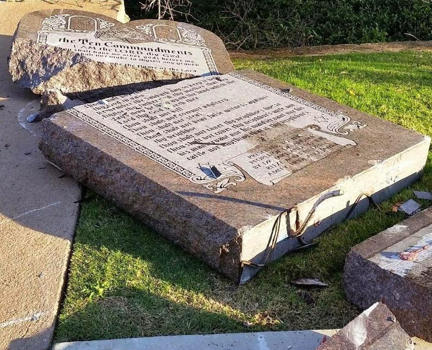 Ten Commandments broken Arkansas capitol