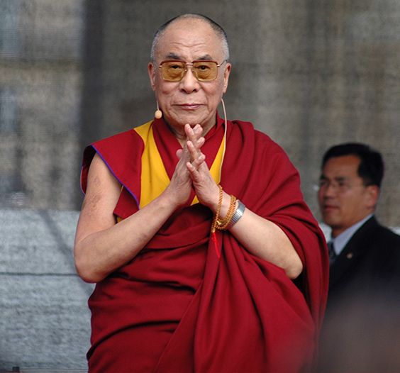 dalai lama praying