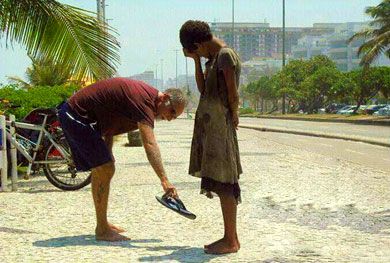 A man donates his shoes to homeless girl