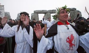 Druids hailing winter solstice at stonehenge