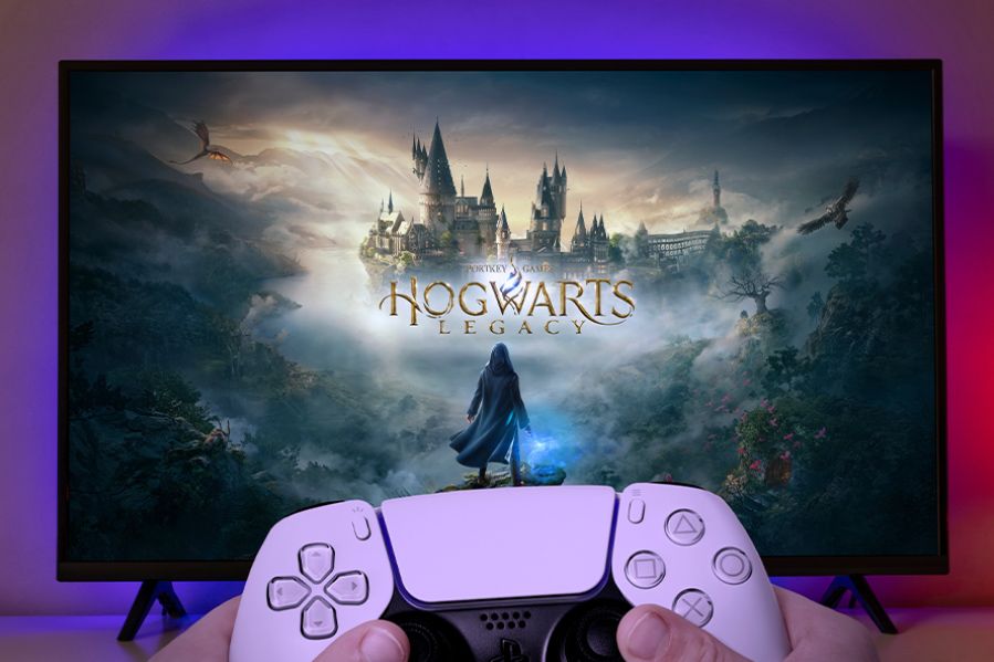 gamer playing hogwarts legacy on ps5