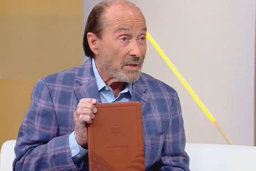 lee greenwood holding trump bible on fox and friends