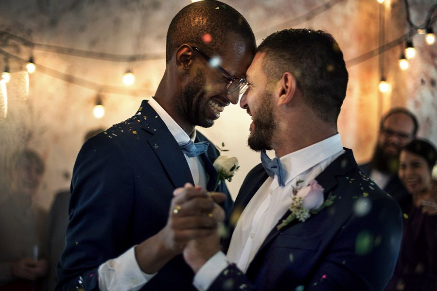 (lgbt-gay-wedding-on-air.jpg)