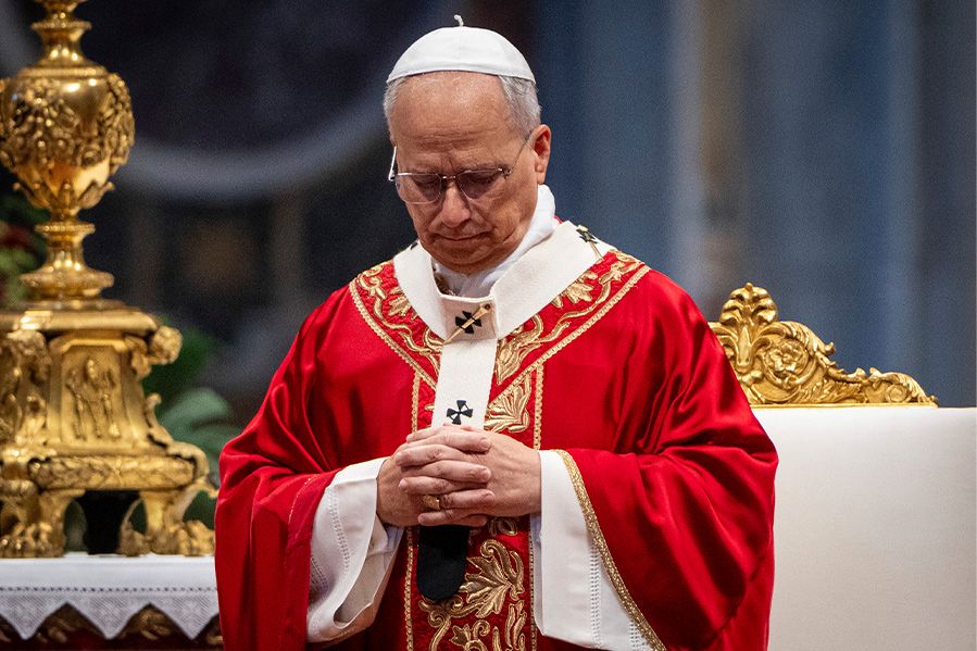 pope leo praying