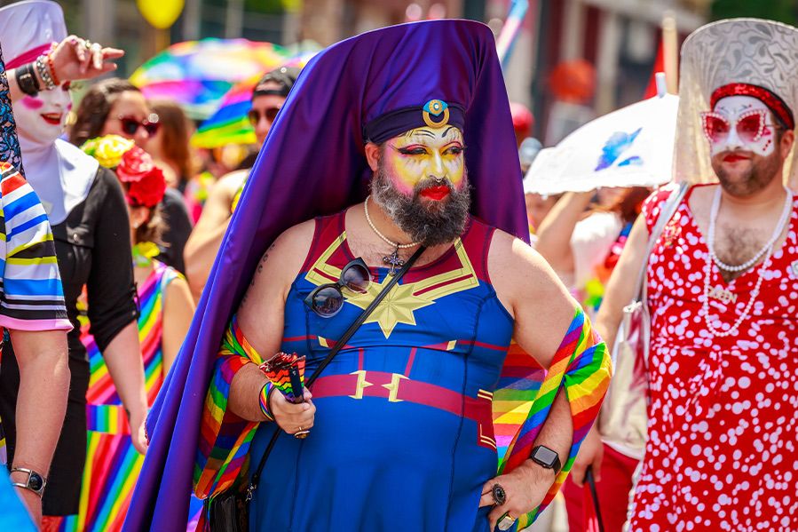 an unknown member of the sisters of perpetual indulgence