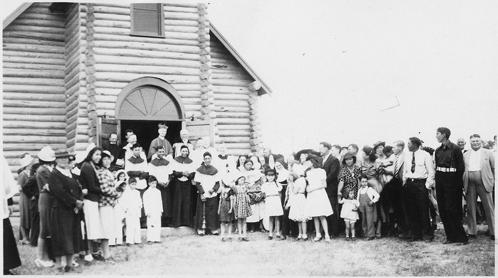 Black-and-white photograph of Native residents gathered for a church service at the Wind River Agency in 1938.