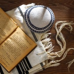 Rabbi Fined For Hosting Religious Gatherings at Home Fights Back