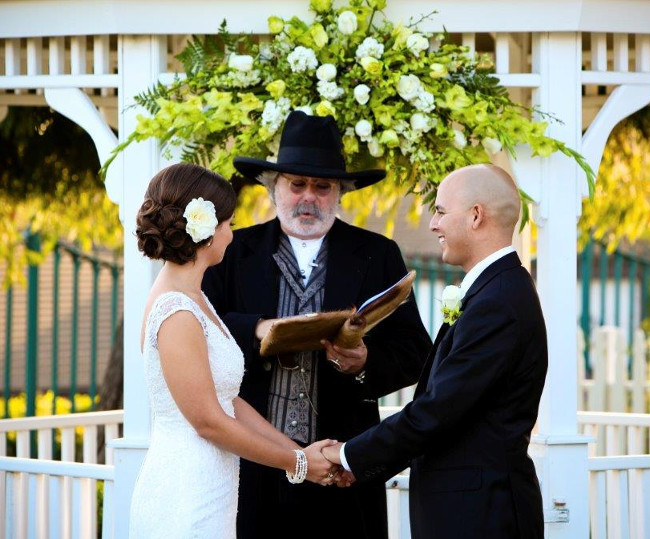 Whether you're a city slicker or at home on the range, whether you're getting hitched for the first time, climbing back in the saddle or commemorating any kind of special occasion, I can help you celebrate in a meaningful, distinctive way. Rev. Lon "America's Favorite Jewish Cowboy Minister"