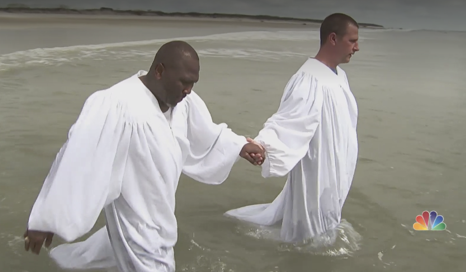 Former KKK member Ken Parker getting baptized